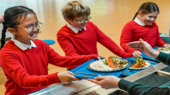 Amgylchedd Bwyd Ysgolion yn Helpu i Lunio Dyfodol Iachach: Rhannu Dysgu o Dystiolaeth i Ysgogi Gweithredu